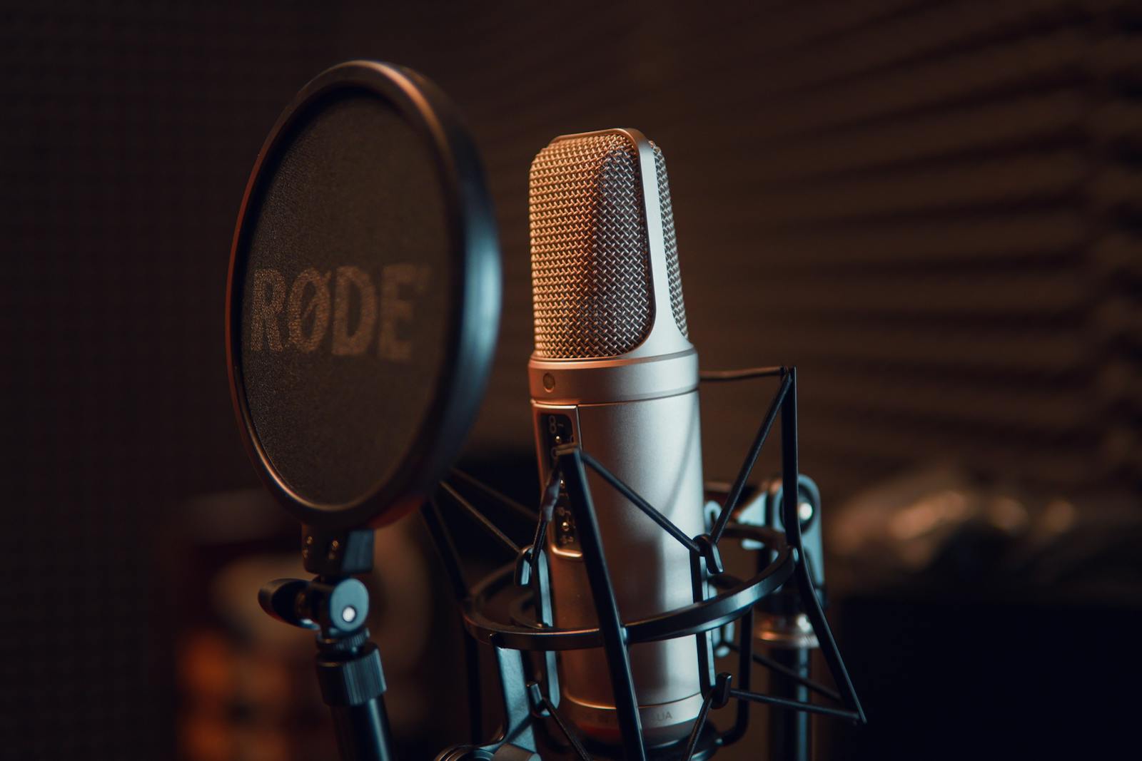 Por que a Rádio Ainda É Essencial em um Mundo Cheio de Telas?